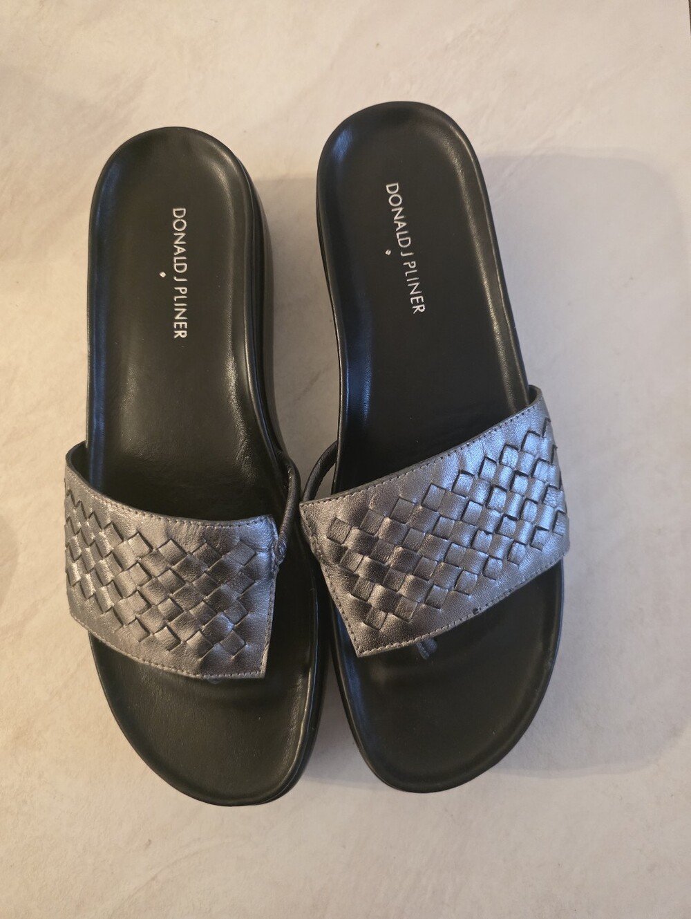 DONALD J PLINER Silver Sandals - 10